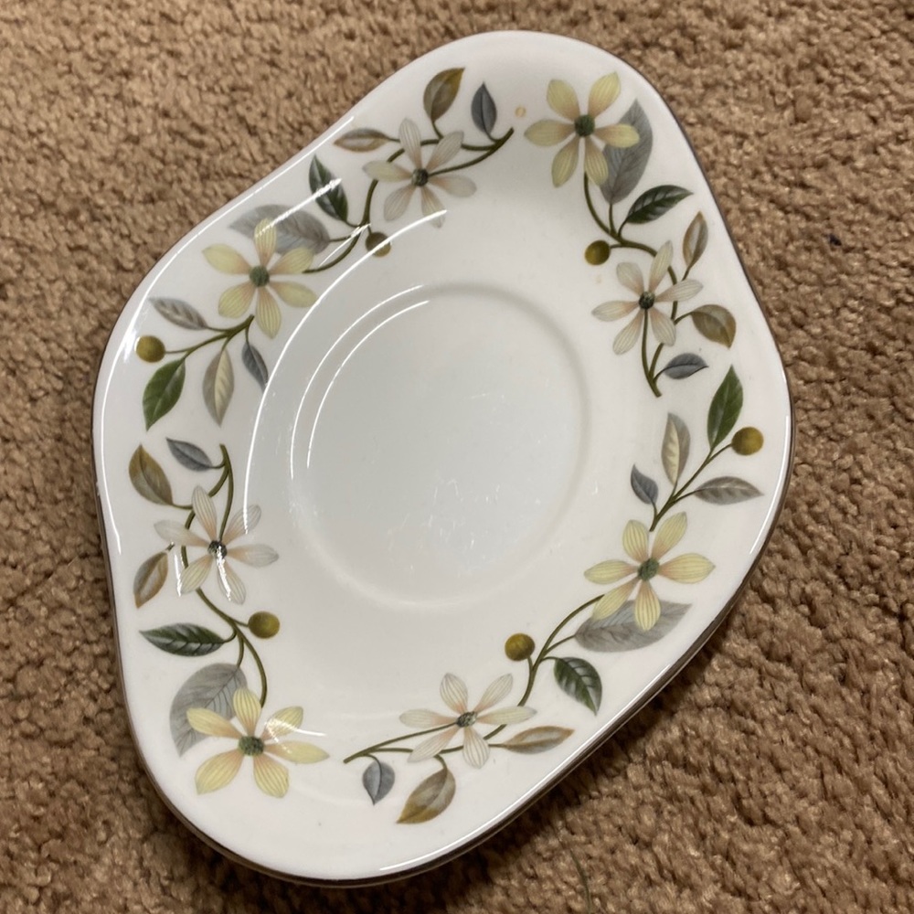 Wedgwood bone China made in England beaconsfield gravy boat and dish